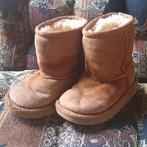 UGG Classic Little Kids Sz 8 Tan.